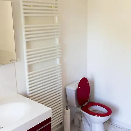 بيت ضيافة La Moutiere Colonzelle